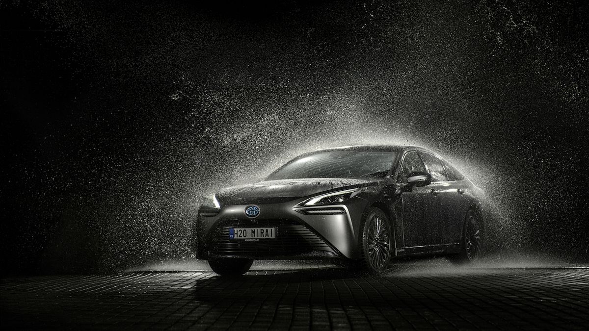 Toyota začala v Česku prodávat první vodíkové auto
